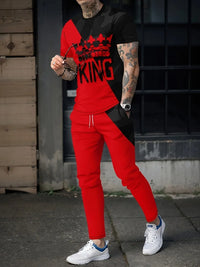 Conjunto de duas peças composto por camiseta de gola careca respirável e calça *oversized* de pernas largas.